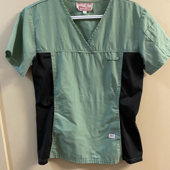 Scrub top - Picture 1 of 3